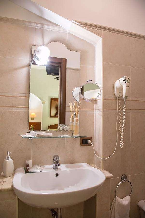 HOTEL PALMED - GIZZERIA LIDO-guestroom-GUEST BATHROOM.jpg