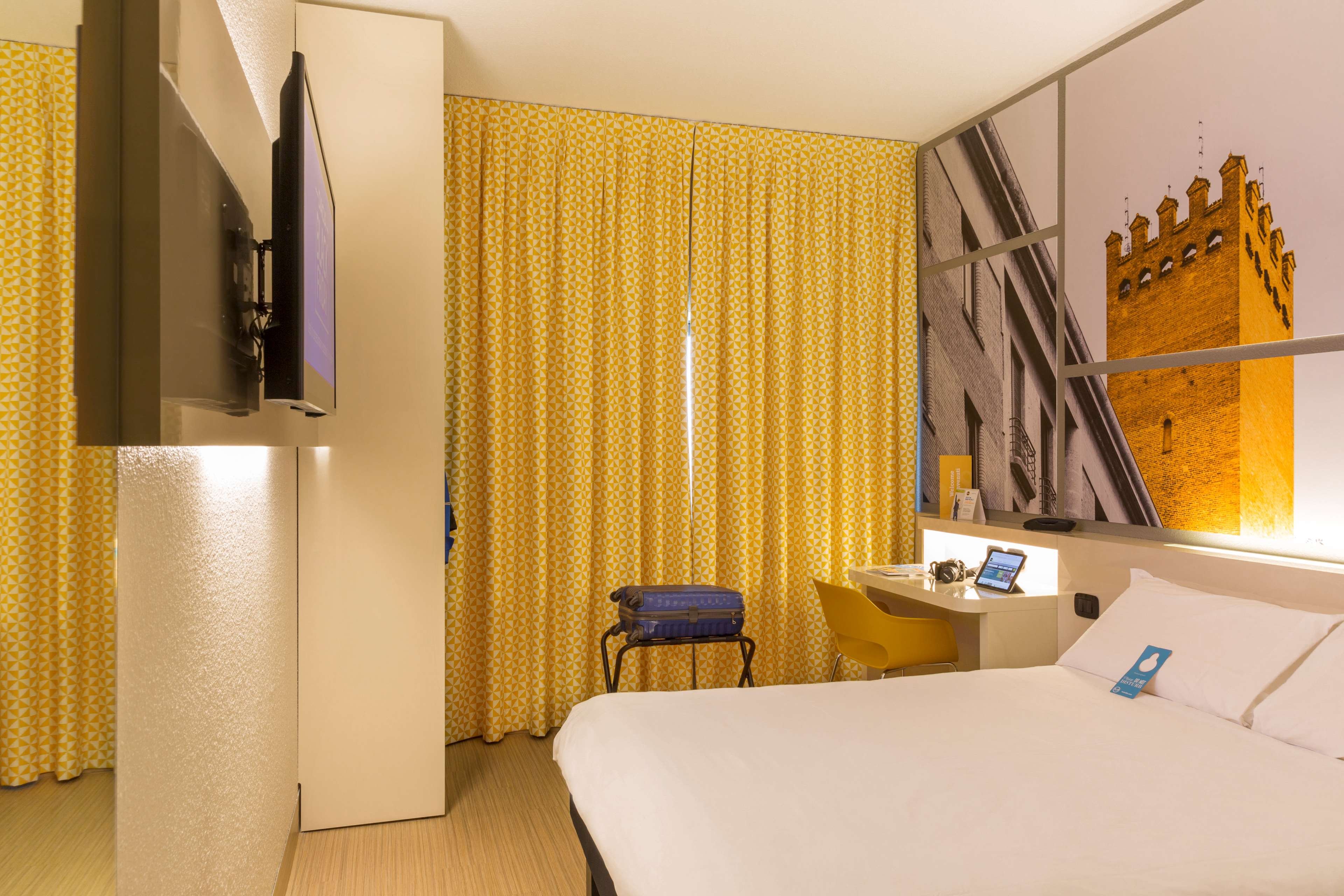 B-B HOTEL CREMONA-guestroom-GUEST ROOM.jpg