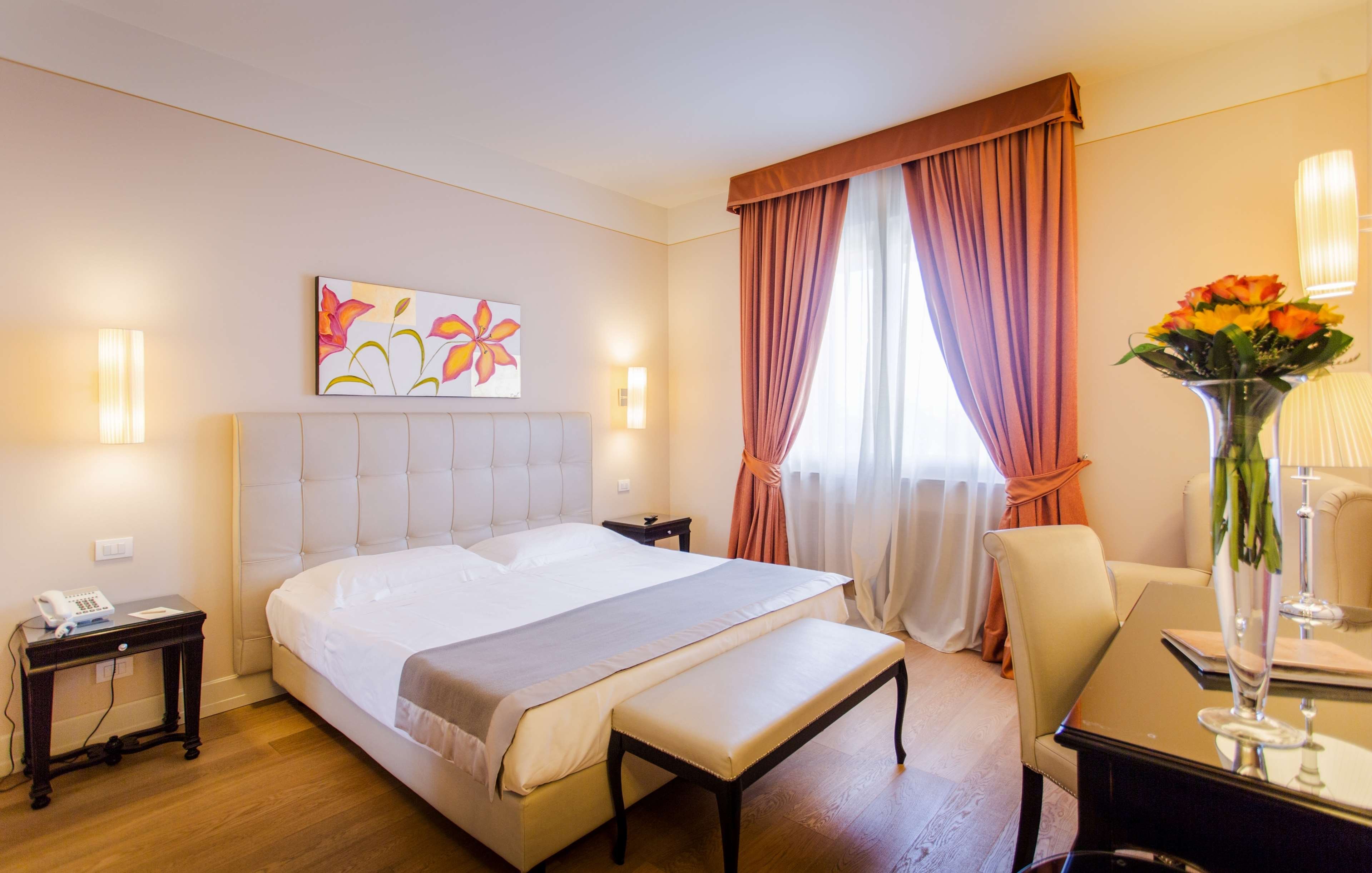 PALAZZO SAN LORENZO - COLLE VAL D E-guestroom-CLASSIC GUEST ROOM.jpg