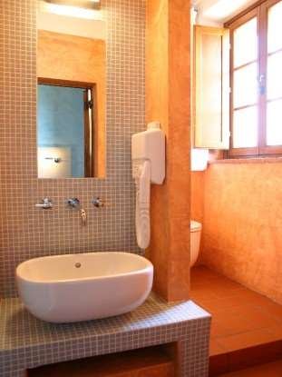 HOTEL LE CAPANNE-guestroom-GUEST BATHROOM.jpg