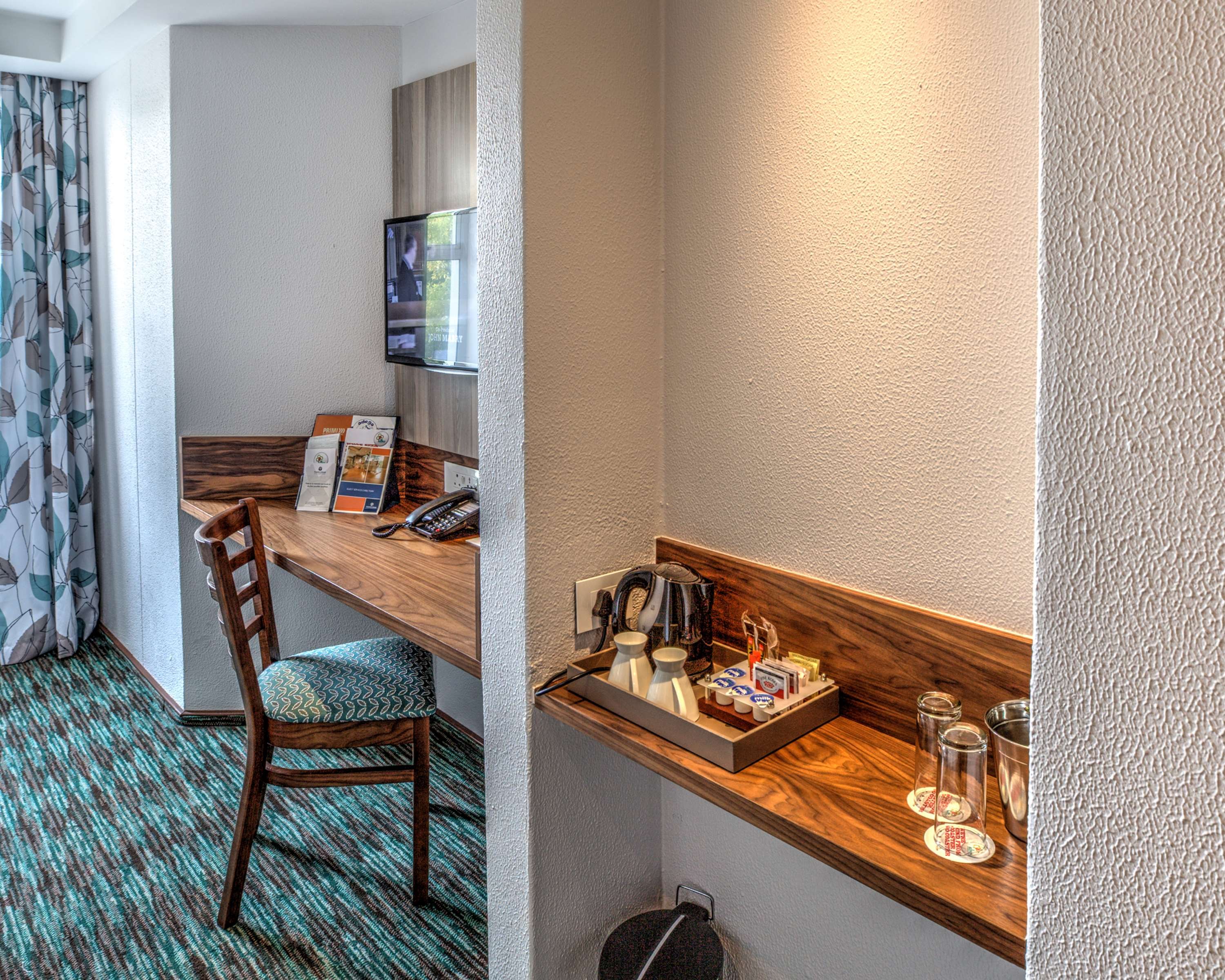 TOWN LODGE WATERFALL, MIDRAND-guestroom-Town Lodge Midrand Bedroom Desk CI.jpg