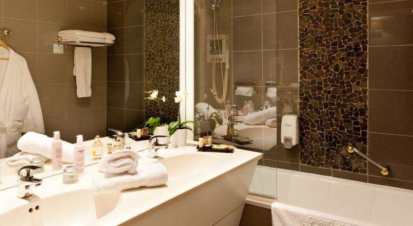 GRAND HOTEL DU TONNEAU D OR-guestroom-Guest Room.jpg