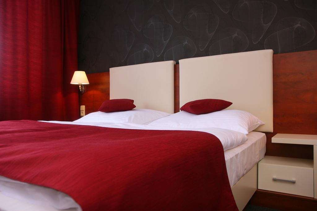 SRNI HOTEL-guestroom-GUEST ROOM.jpg