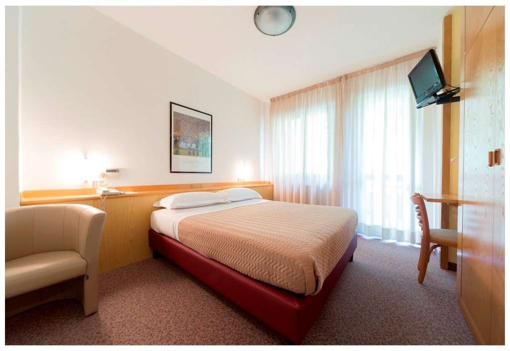 HOTEL PENNILE - ASCOLI PICENO-guestroom-GUEST ROOM.jpg