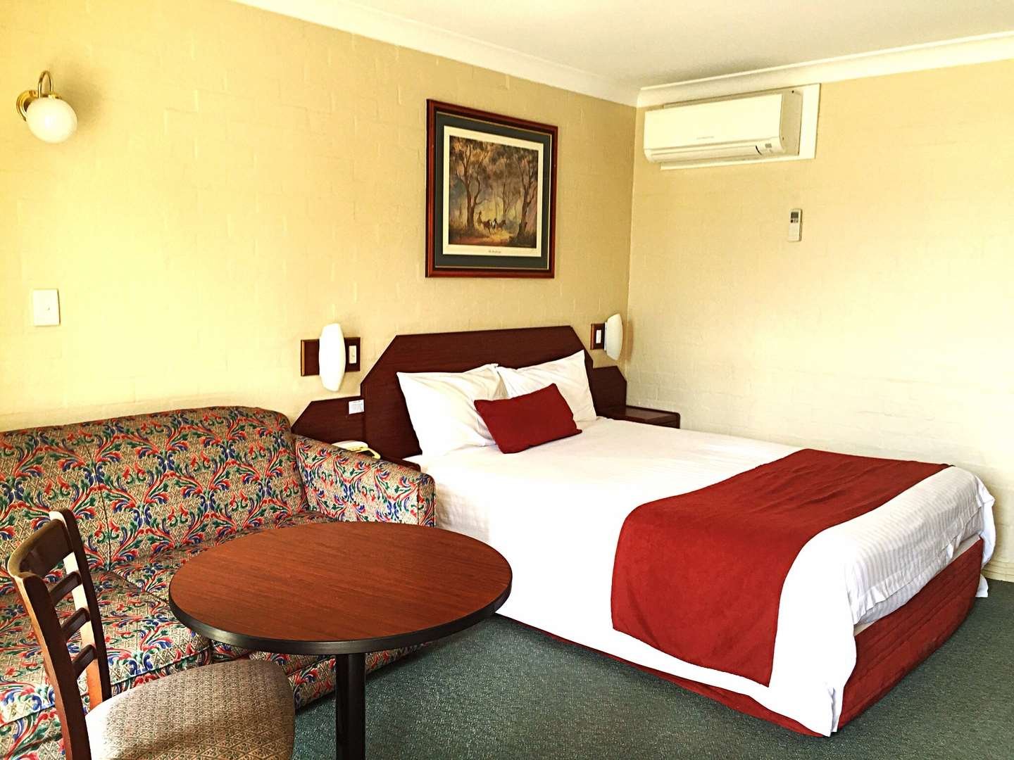 TOWN SQUARE MOTEL-guestroom-Single Room.jpg