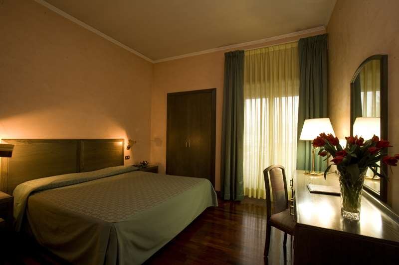 HOTEL ASTOR - FROSINONE-guestroom-GUEST ROOM.jpg