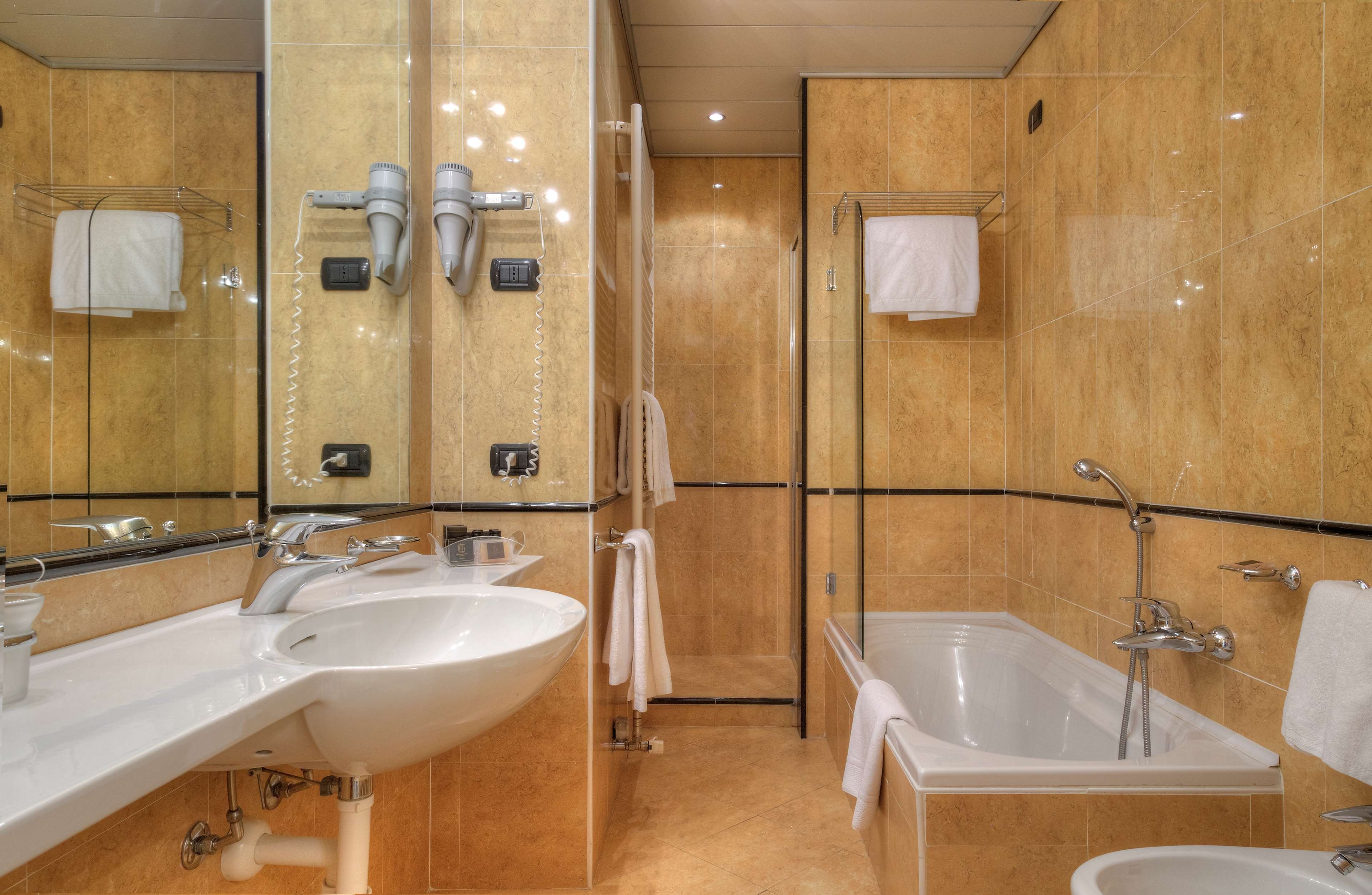 CENTRAL PARK HOTEL-guestroom-GUEST SUITE BATHROOM.jpg