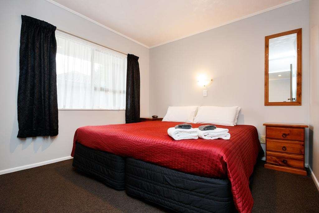 AVENUE MOTEL-guestroom-Guest room.jpg