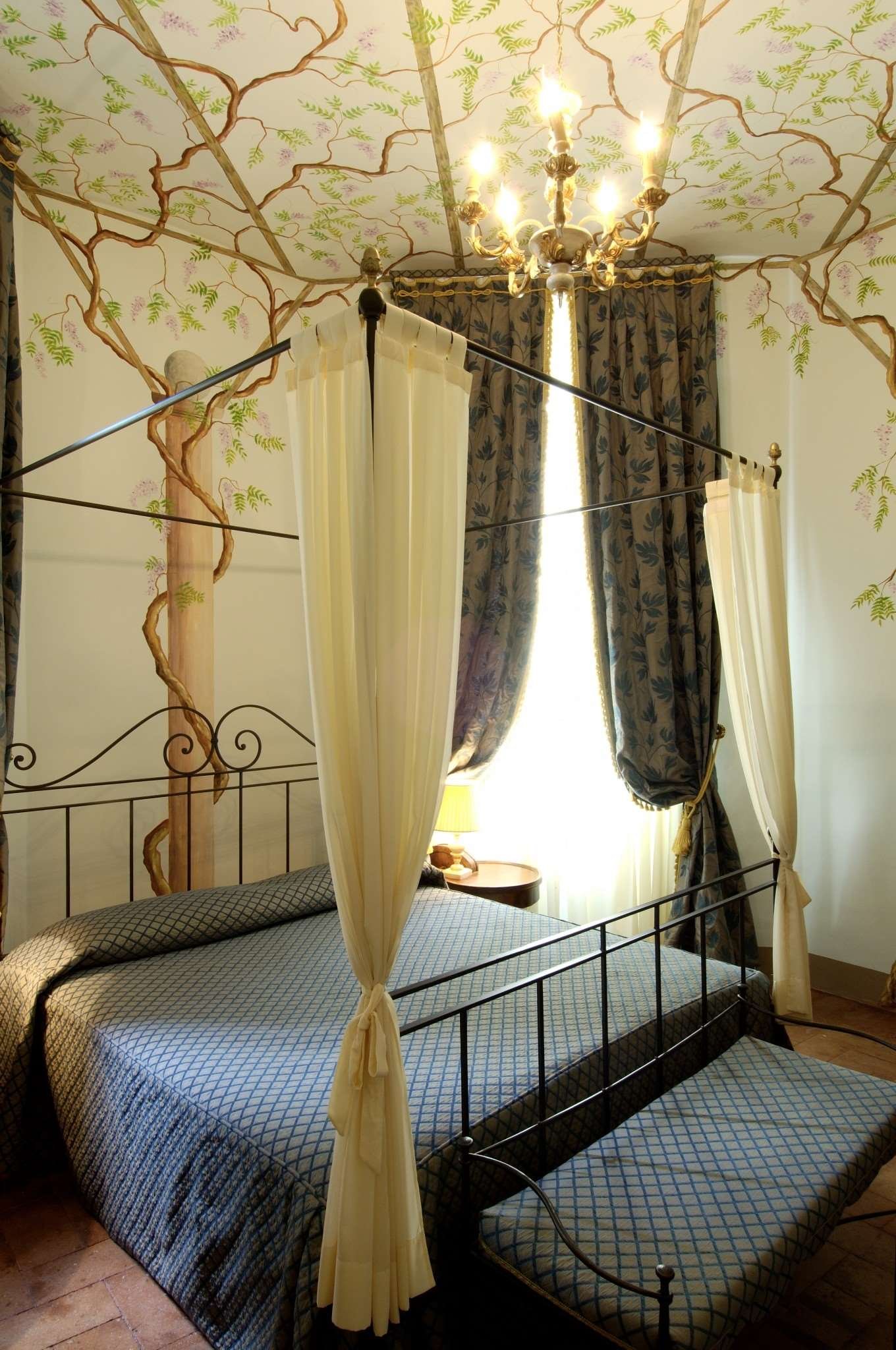 CASTELLO DI MONTEGIOVE - FANO-guestroom-camera deluxe.jpg