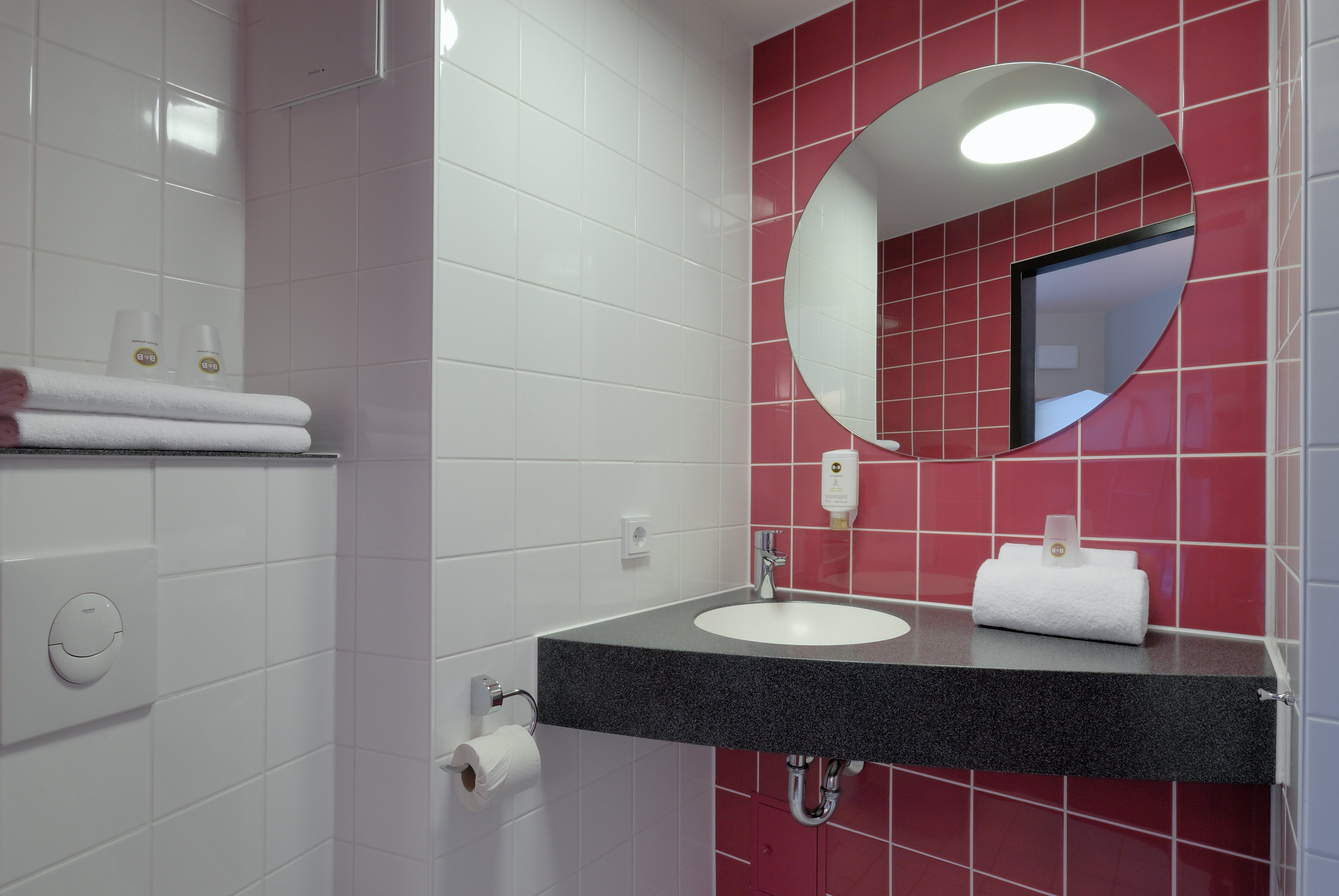 B&B HOTEL HEIDELBERG-guestroom-GUEST ROOM BATH.jpg