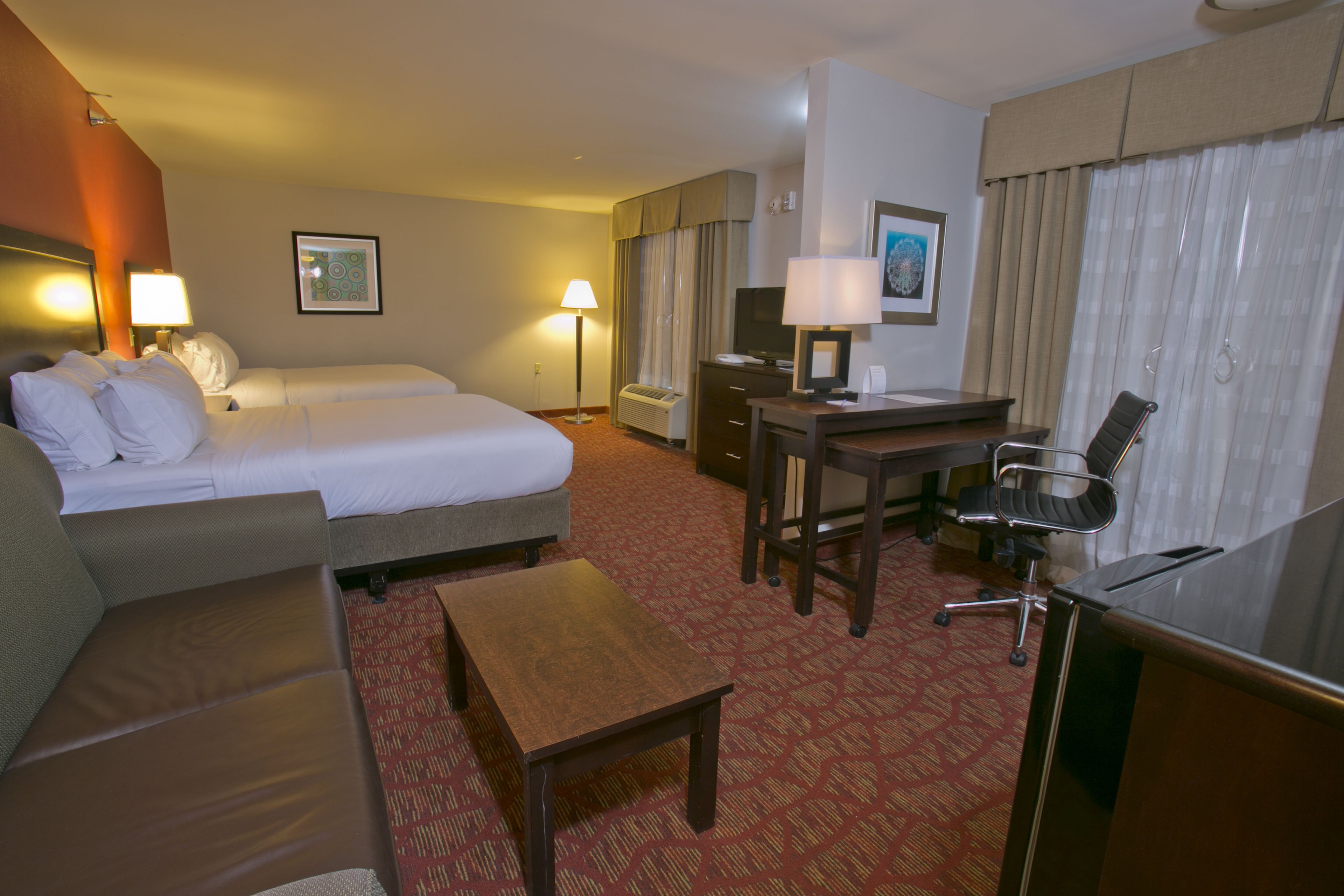 Holiday Inn Express Queen Suite