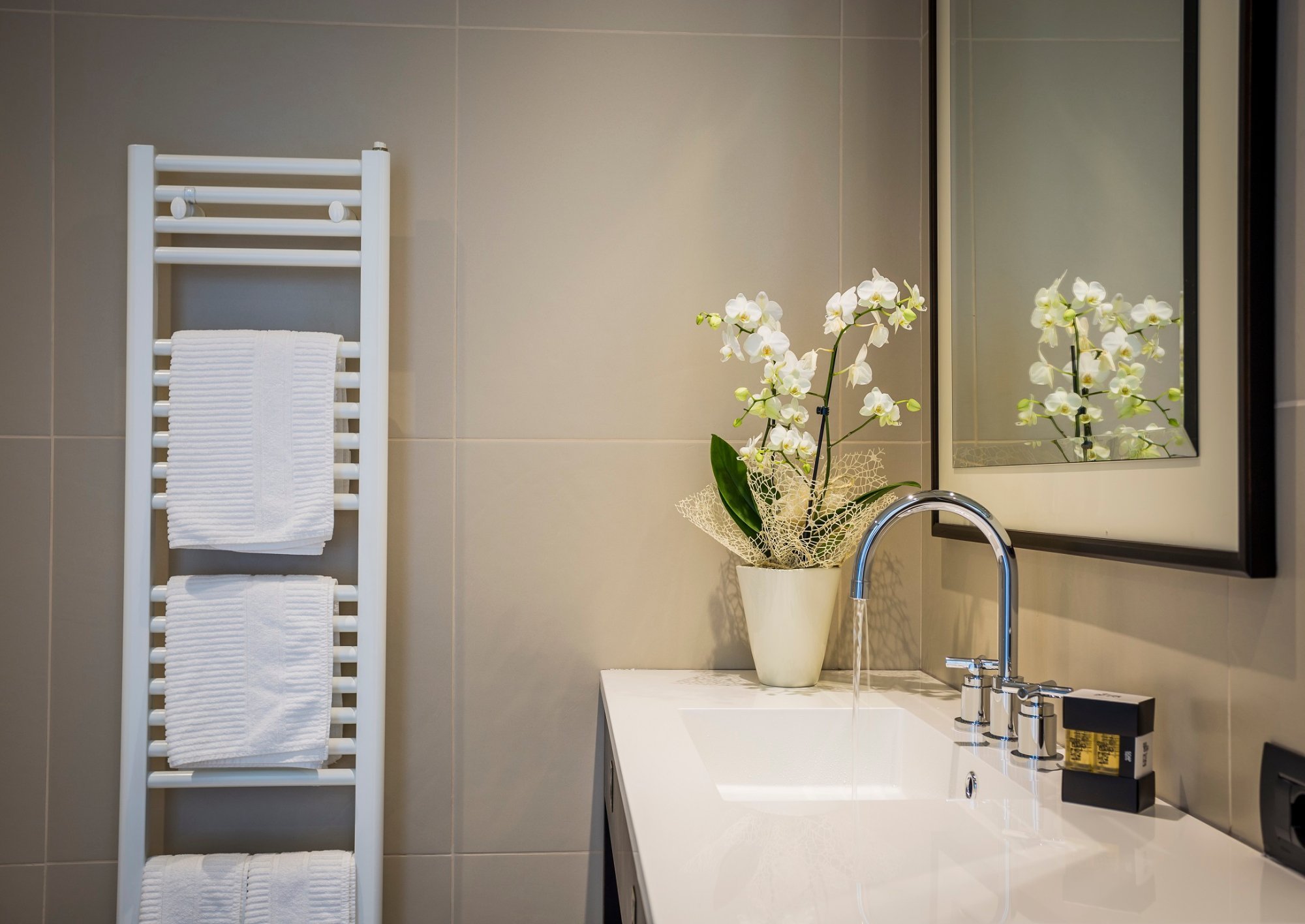 HOTEL VISTA MARE - CESENATICO-guestroom-GUEST BATHROOM.jpg