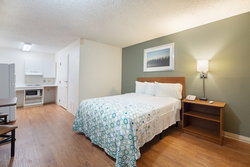  - HomeTowne Studios UCF Area Orlando