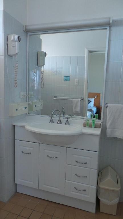 HALFWAY MOTEL-guestroom-GUEST ROOM.jpg