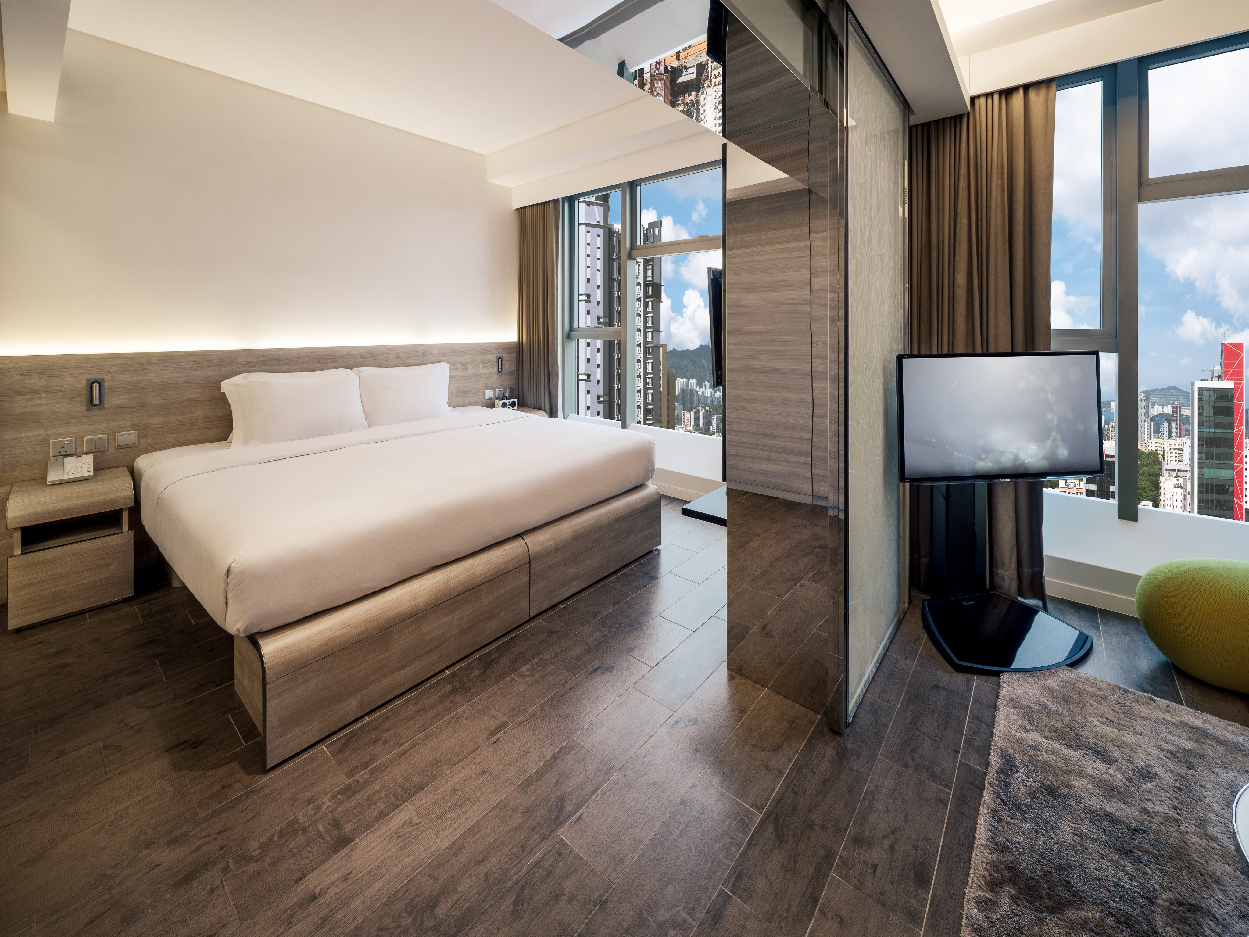 Lodgewood Mong Kok-guestroom-K. Suite Bedroom.jpg