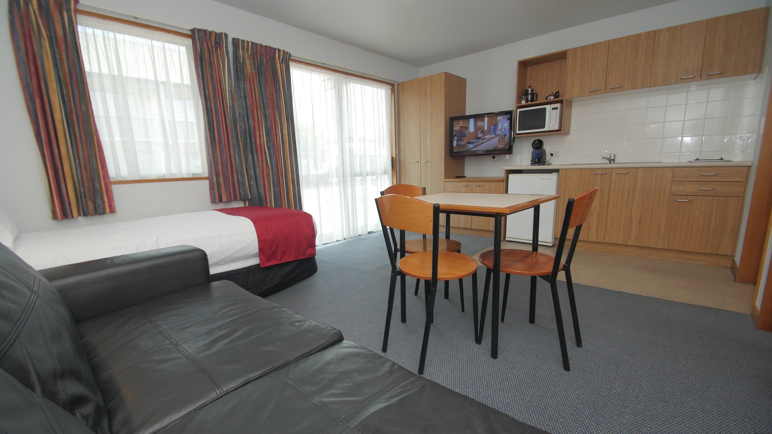 ASURE CHRISTCHURCH CLASSIC MOT-guestroom-One Bedroom Apartment.jpg