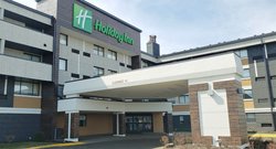 - Holiday Inn Airport North Indianapolis - I-74 & I-465, Exit 11