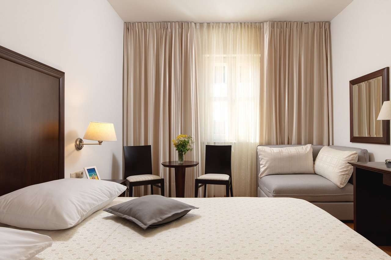 HOTEL CROATIA - BASKA VODA-guestroom-GUEST COMFORT ROOM.jpg
