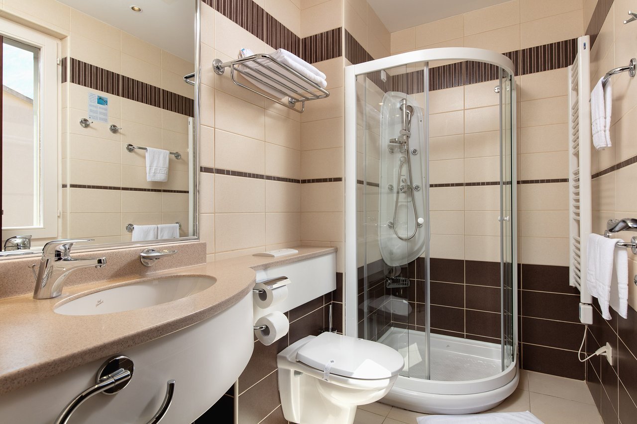 HOTEL CROATIA - BASKA VODA-guestroom-GUEST SUITE SHOWER.jpg