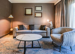  - Hotel Amarano Burbank