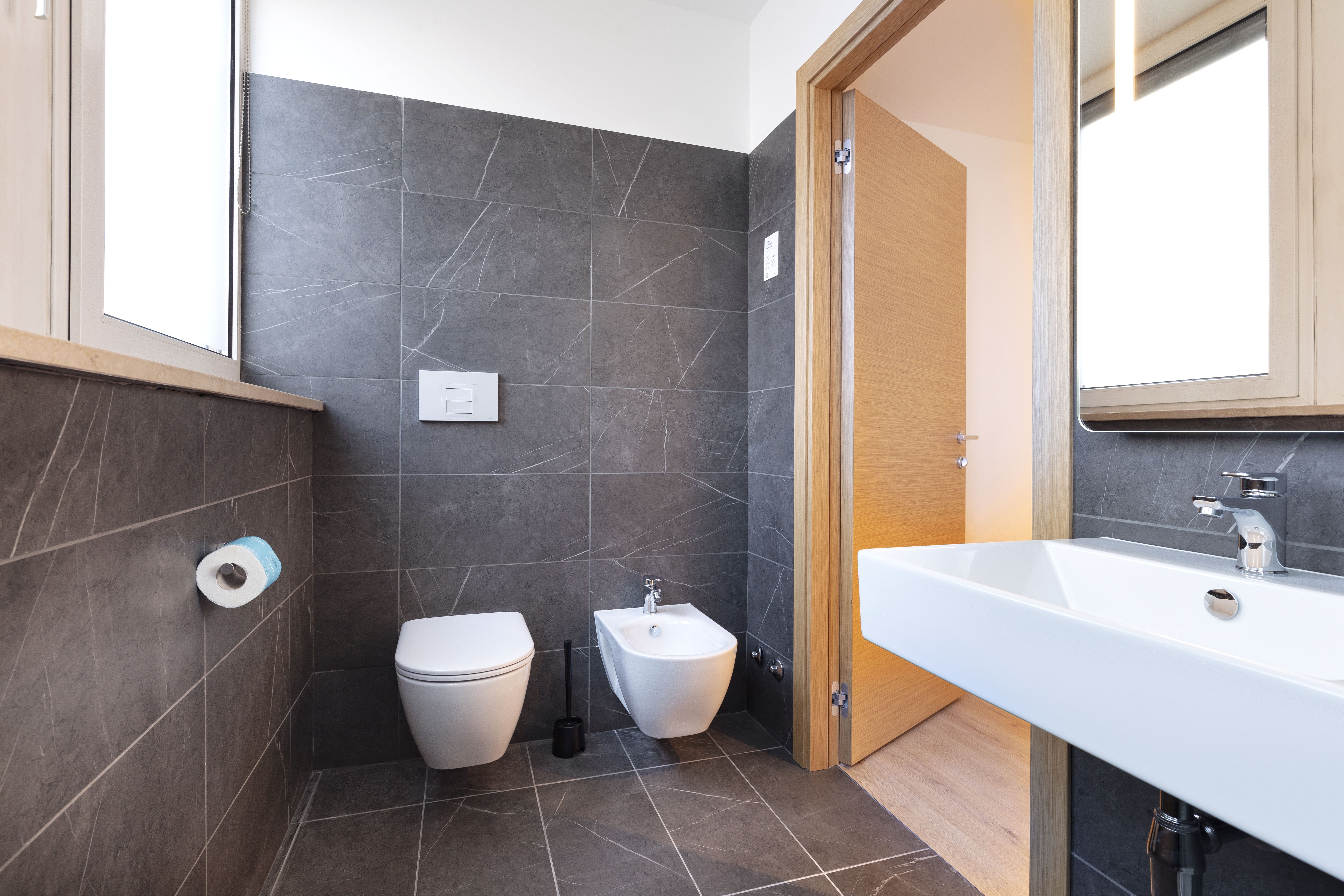 B-B HOTEL BOLZANO-guestroom-GUEST BATHROOM.jpg