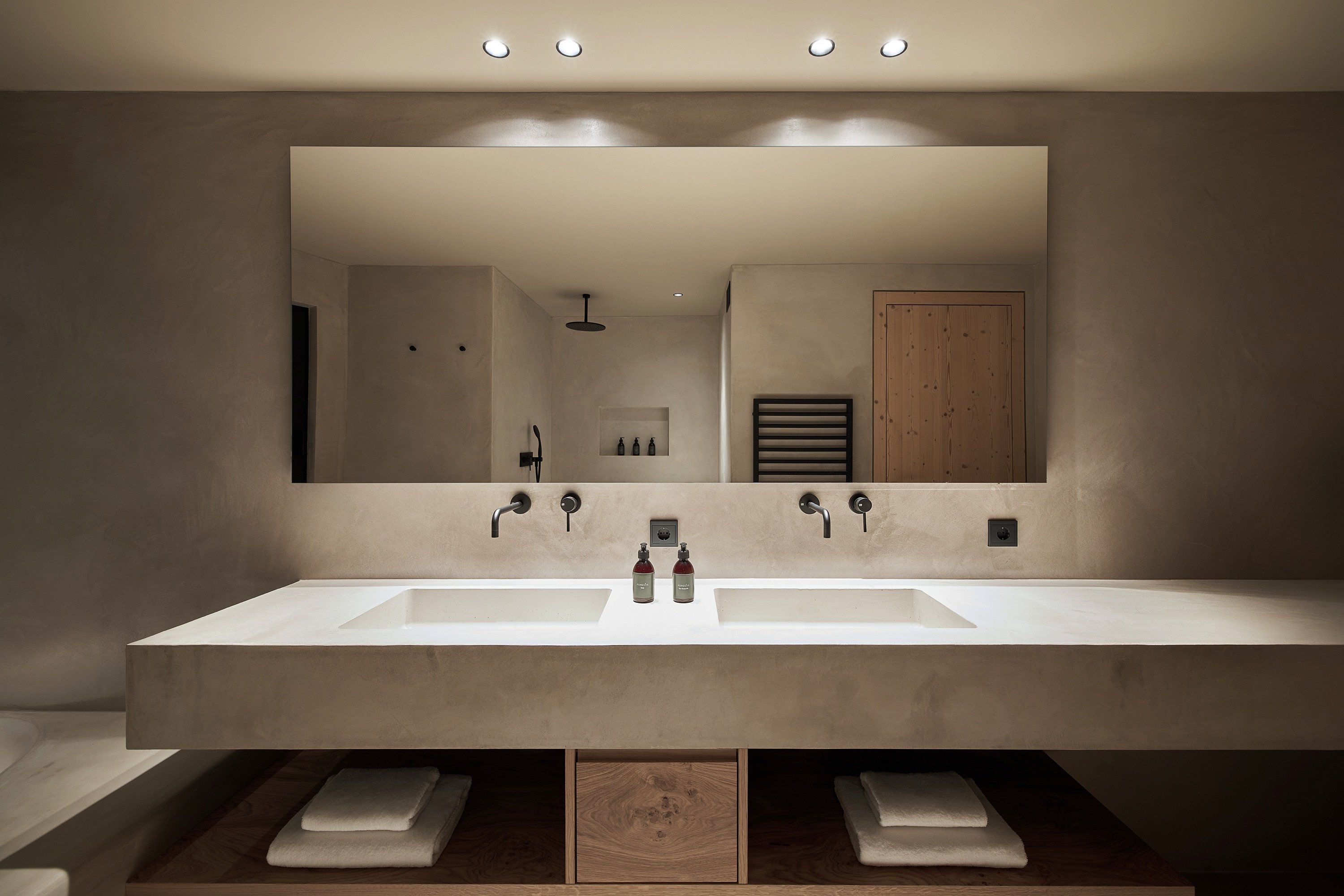 FORESTIS-guestroom-Penthouse Suite Bathroom.jpg