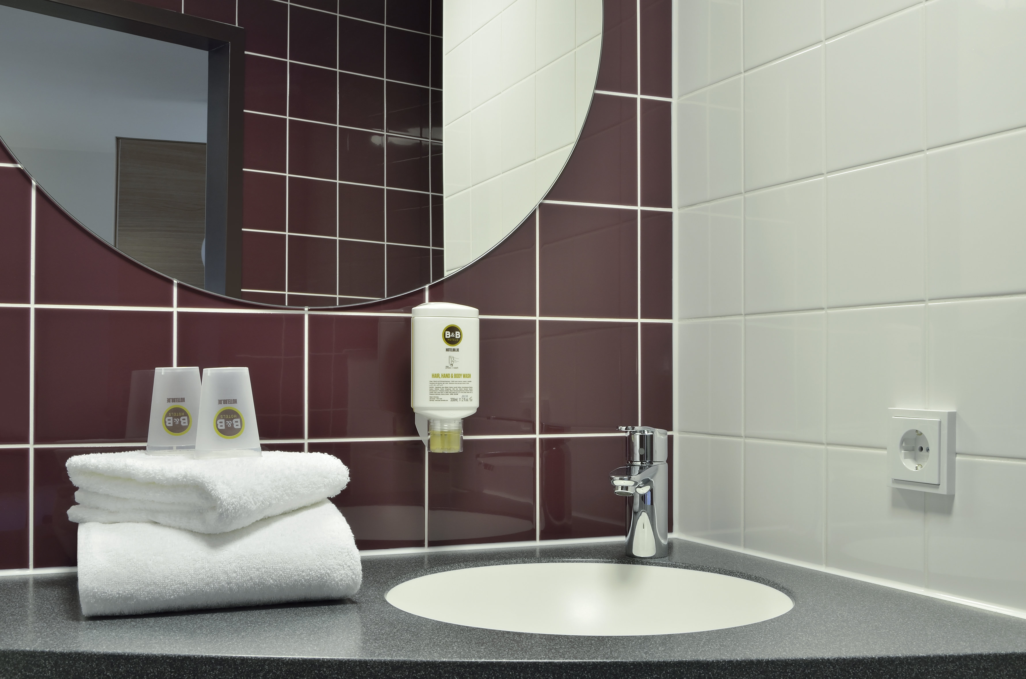 B&B HOTEL WEIMAR-guestroom-GUEST ROOM BATH.jpg