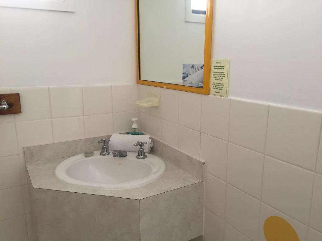 MOTEL GLENWORTH-guestroom-GUEST ROOM.jpg