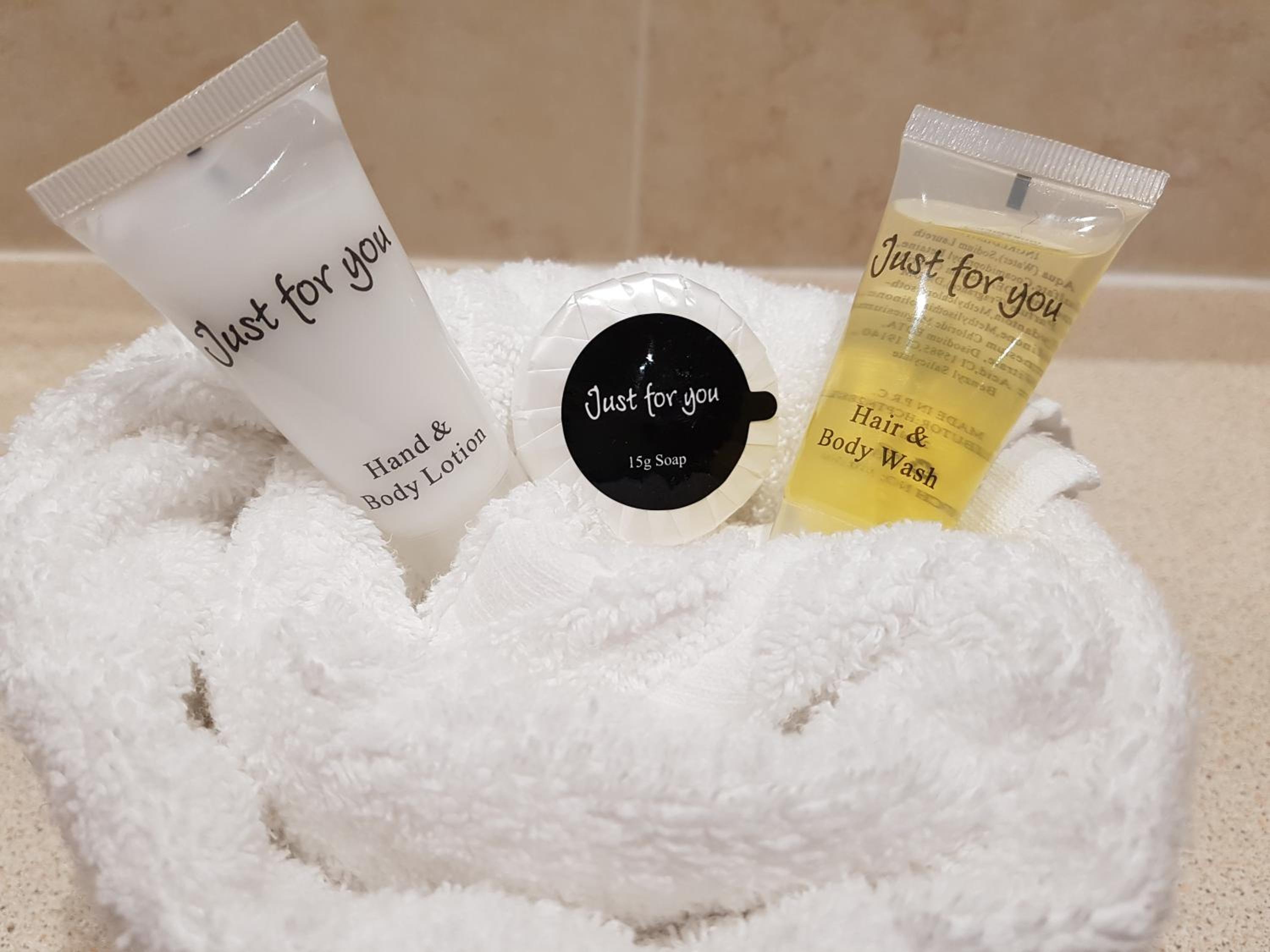 Buckatree Hall-guestroom-Bathroom Amenities.jpg