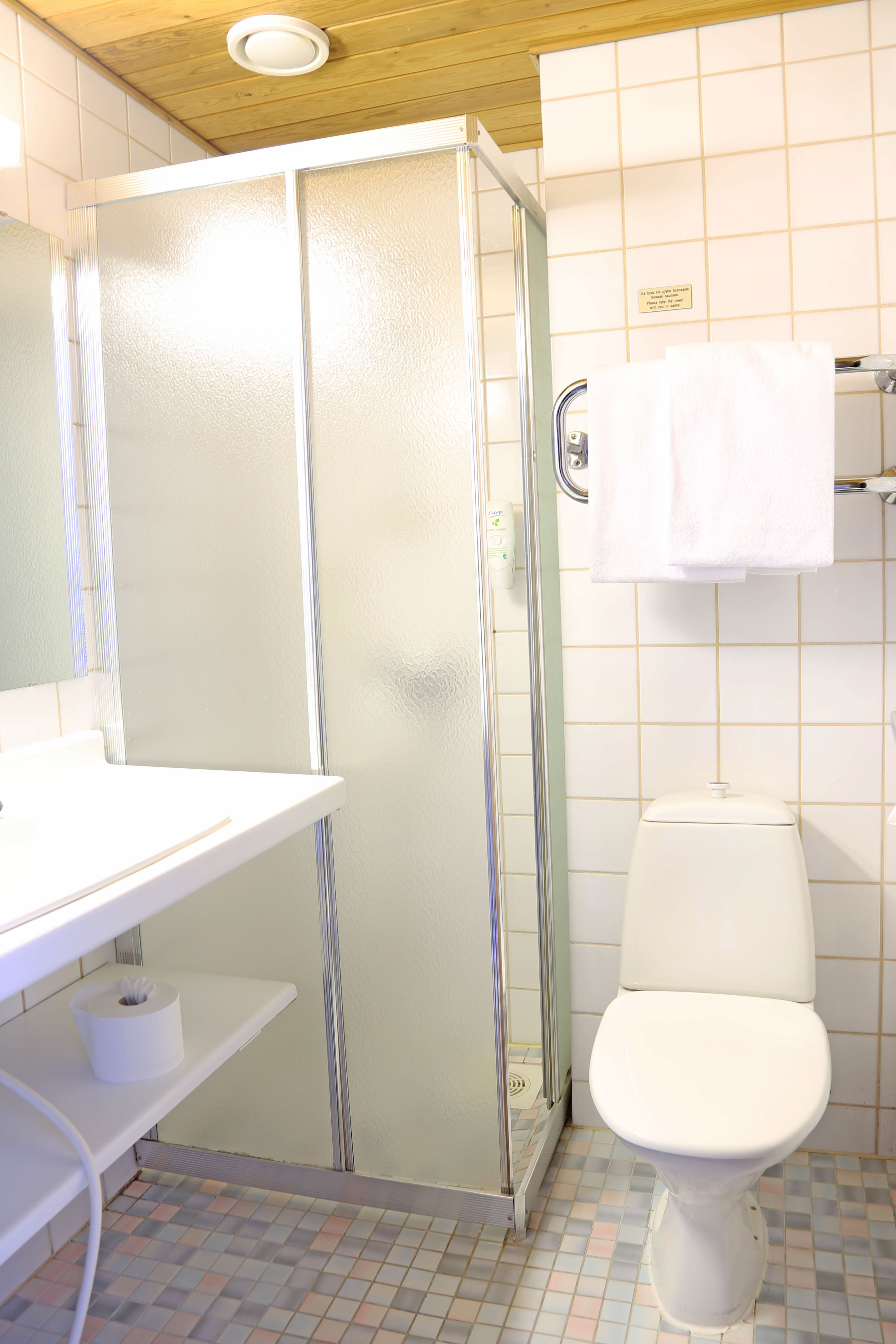 LAPLAND HOTELS PALLAS-guestroom-Dbl Room Floor Kylpyhuone Krs.jpg