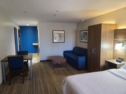  - Holiday Inn Express Woodland Hills - US 101, Exit 27