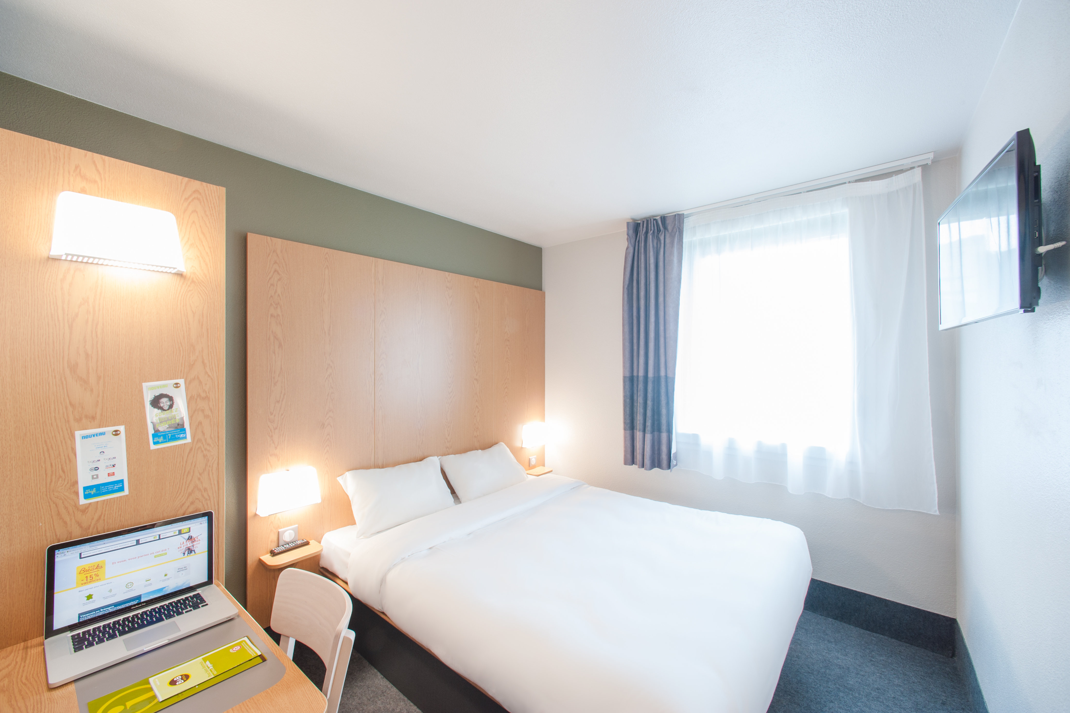 B&B HOTEL PEZENAS-guestroom-GUEST ROOM.jpg