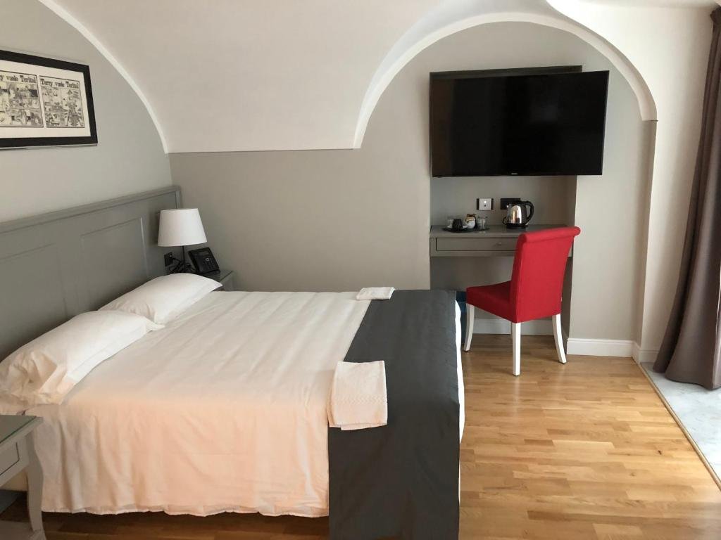 HOTEL DE VILLE-guestroom-GUEST DELUXE ROOM.jpg