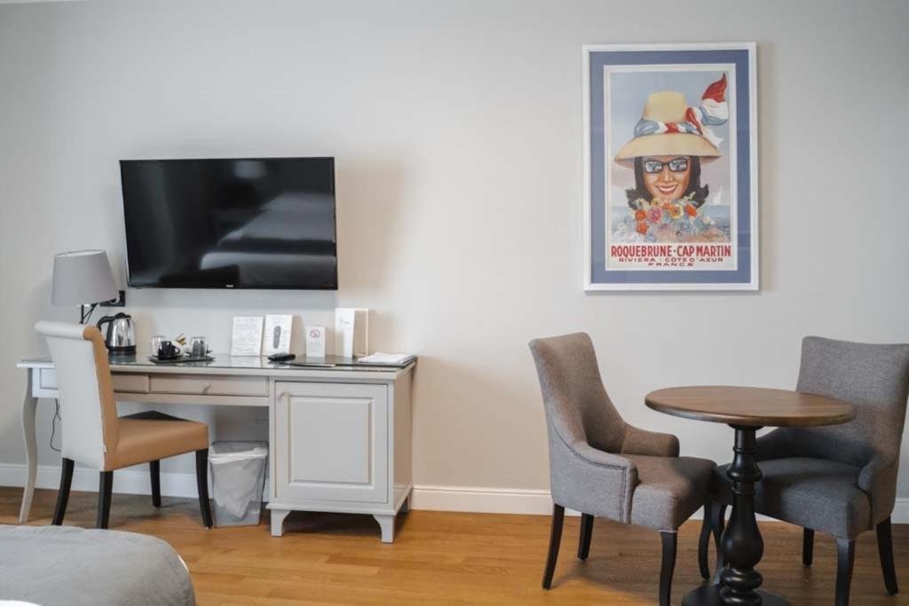 HOTEL DE VILLE-guestroom-JUNIOR SUITE.jpg