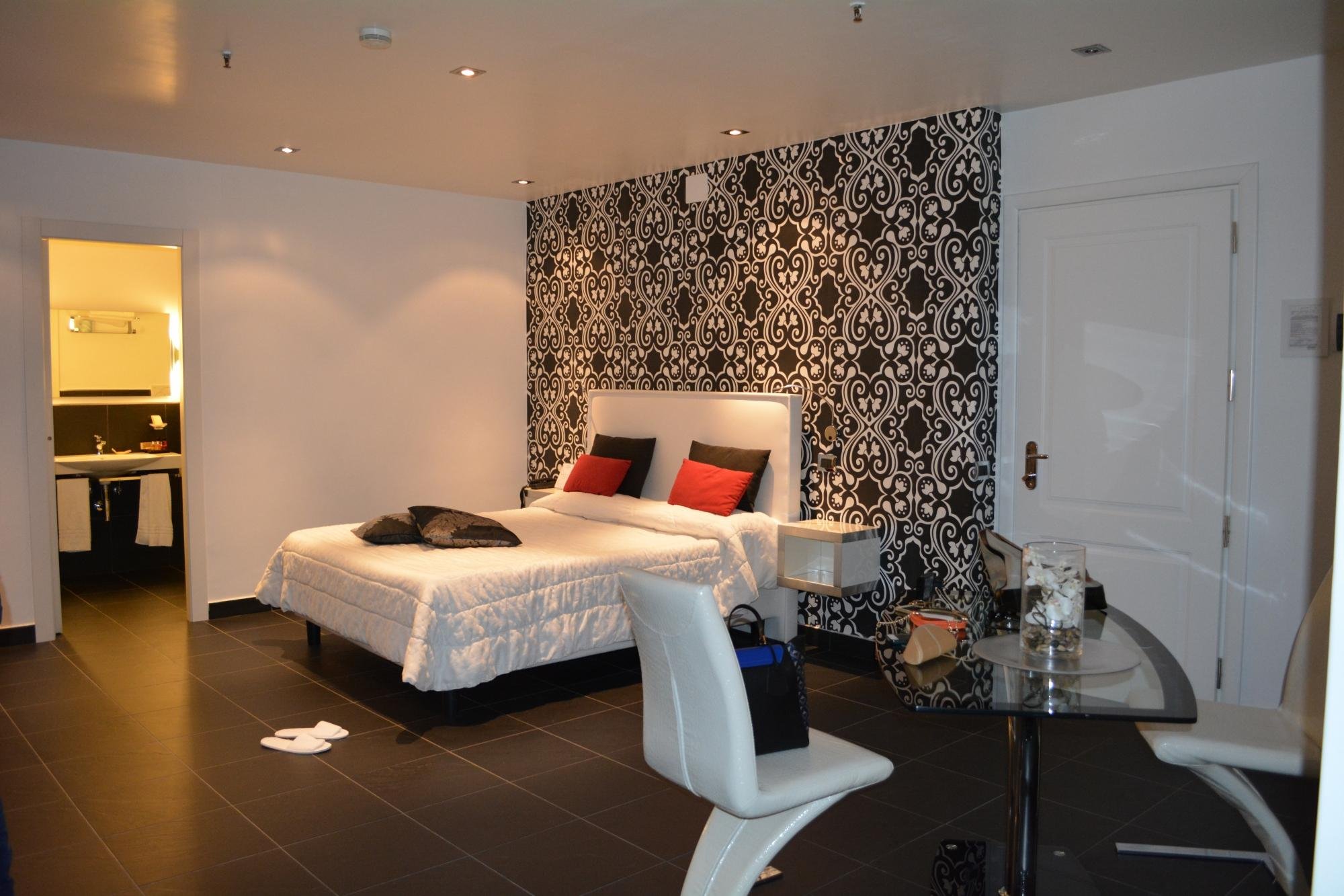 HOTEL EUROPA ART-guestroom-GUEST ROOM.jpg