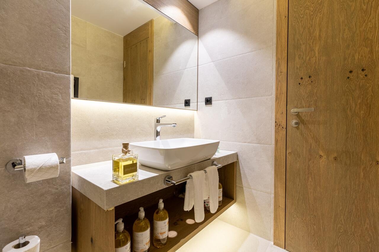 MONTI SPA AND WELLNESS HOTEL-guestroom-GUEST BATHROOM.jpg