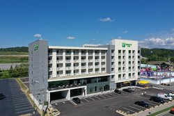  - Holiday Inn & Suites Near Convention Center Pigeon Forge