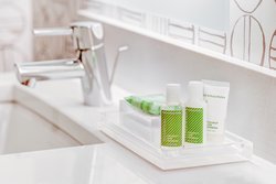  - Holiday Inn East Windsor - I-95, Exit 8