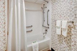  - Holiday Inn East Windsor - I-95, Exit 8