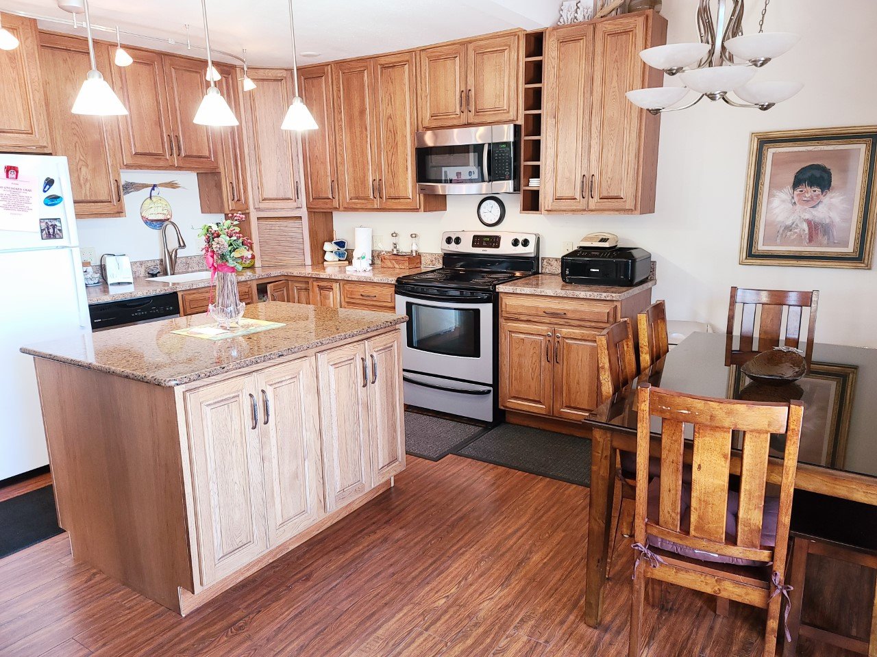 Embarcadero Resort Hotel Mar-guestroom-Kitchen.jpg