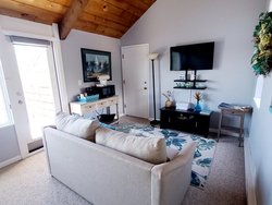  - Embarcadero Resort Hotel & Marina Newport