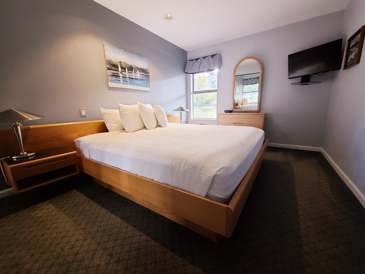 Embarcadero Resort Hotel Mar-guestroom-Bed Room.jpg
