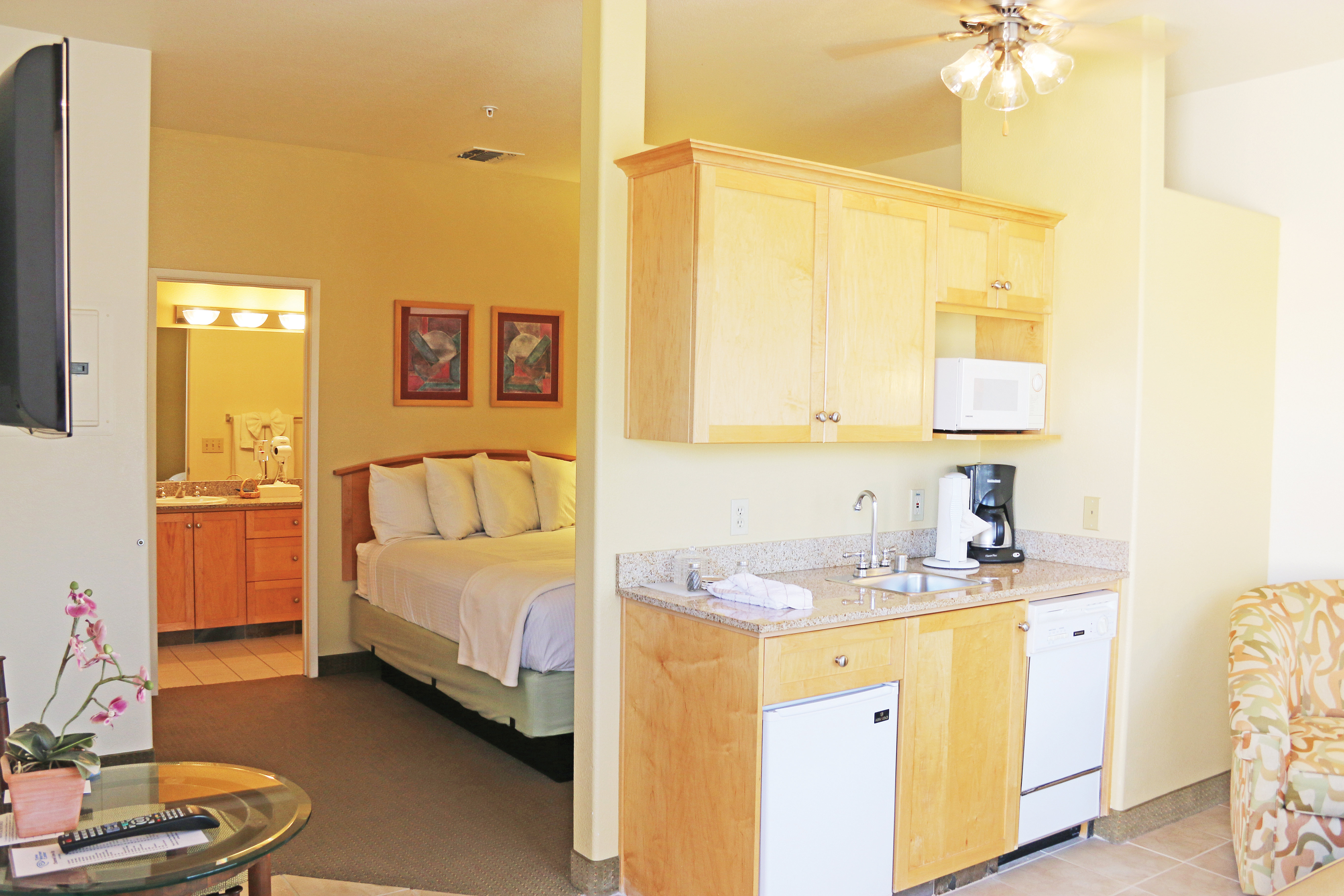 WORLDMARK CATHEDRAL CITY-guestroom-Kitchenette - Cathedral City.jpg