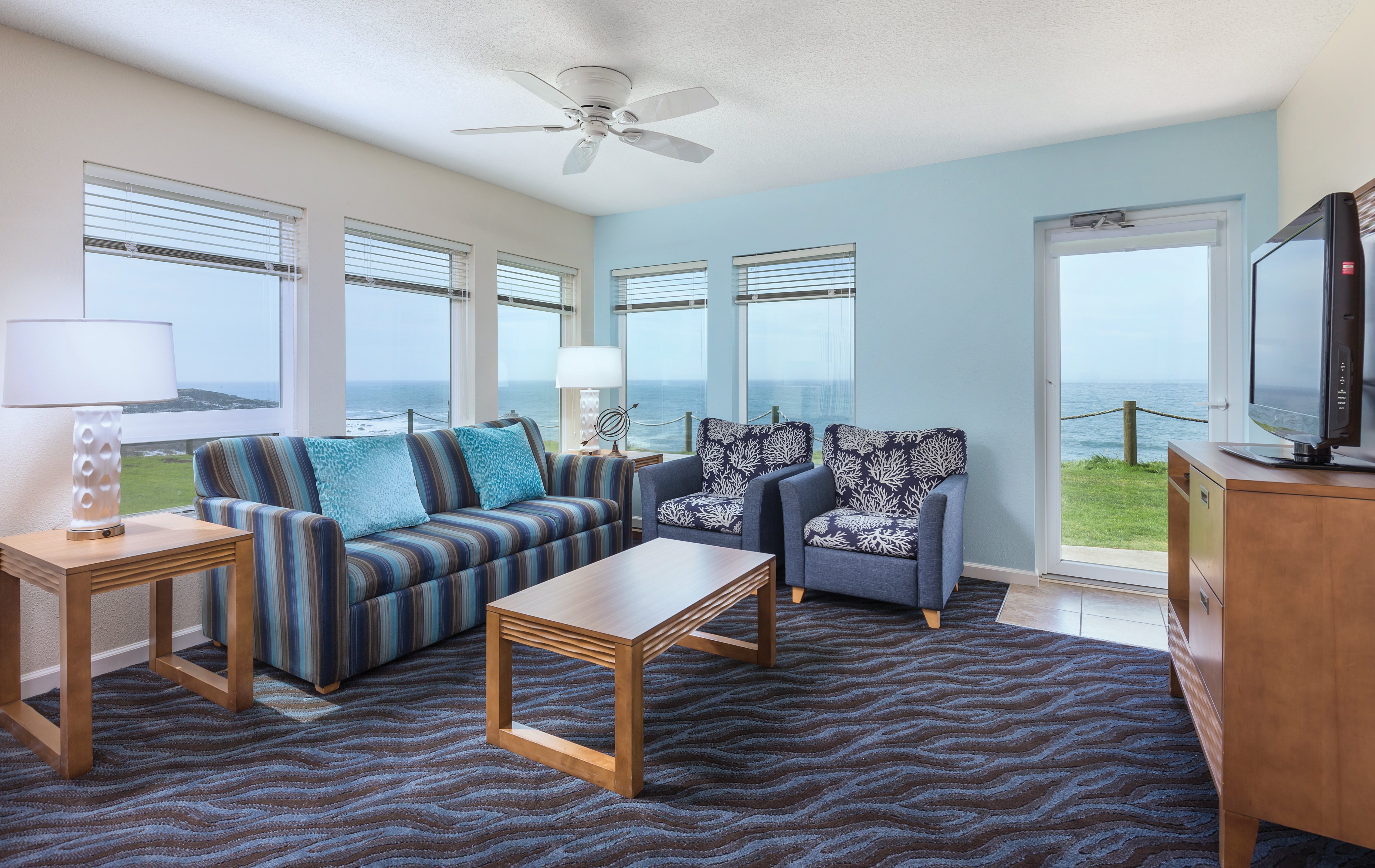 WORLDMARK DEPOE BAY-guestroom-Living Room - Depoe Bay.jpg