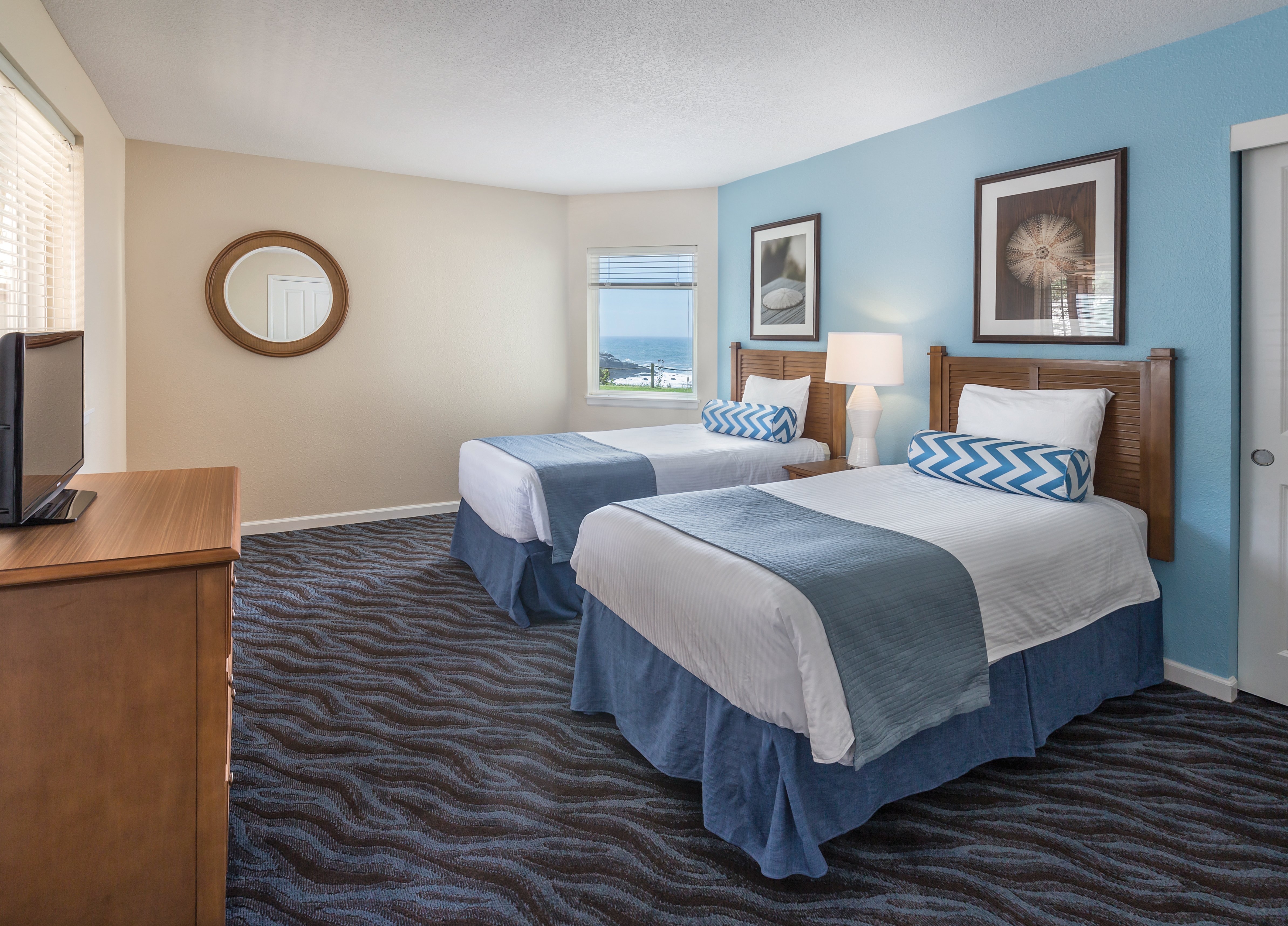 WORLDMARK DEPOE BAY-guestroom-Bedroom - Depoe Bay.jpg