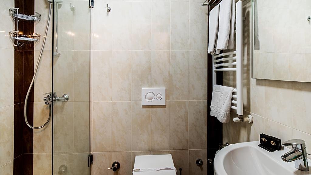 THE ADMIRAL HOTEL-guestroom-GUEST BATHROOM.jpg