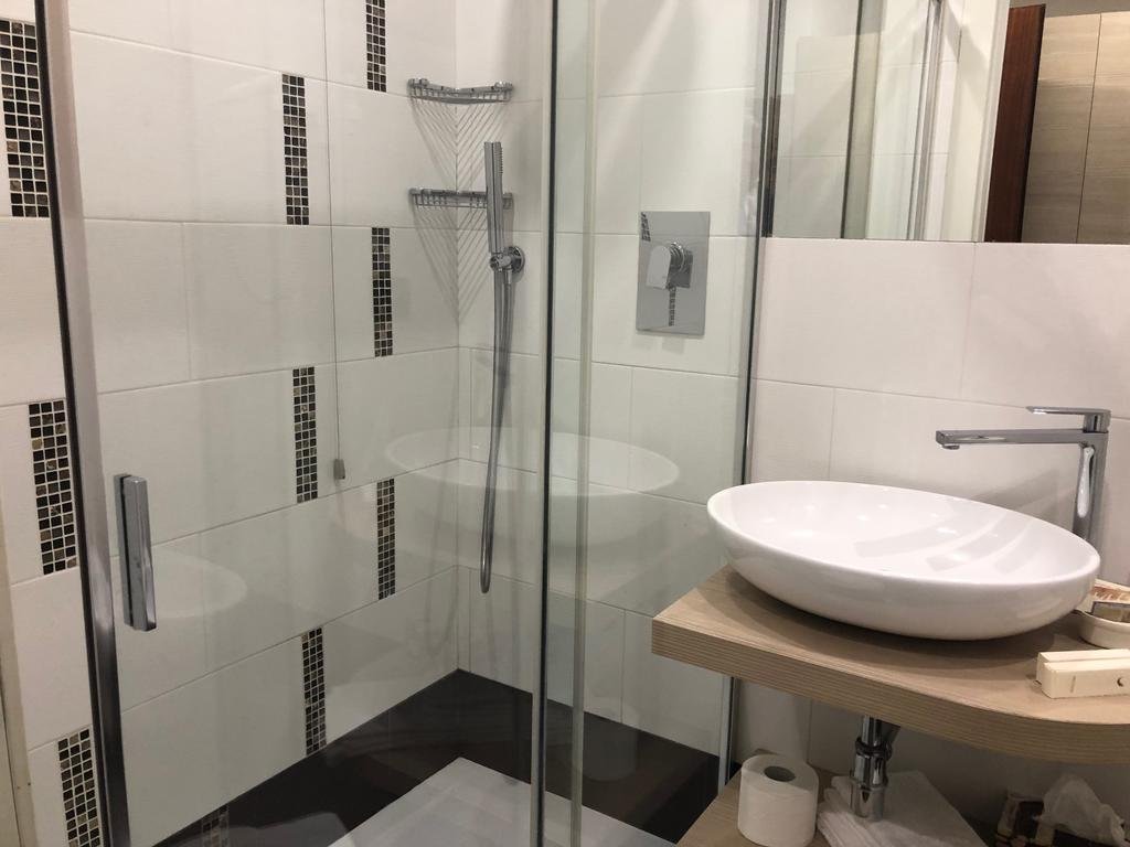 PARK HOTEL TERME - ABANO TERME-guestroom-GUEST BATHROOM.jpg