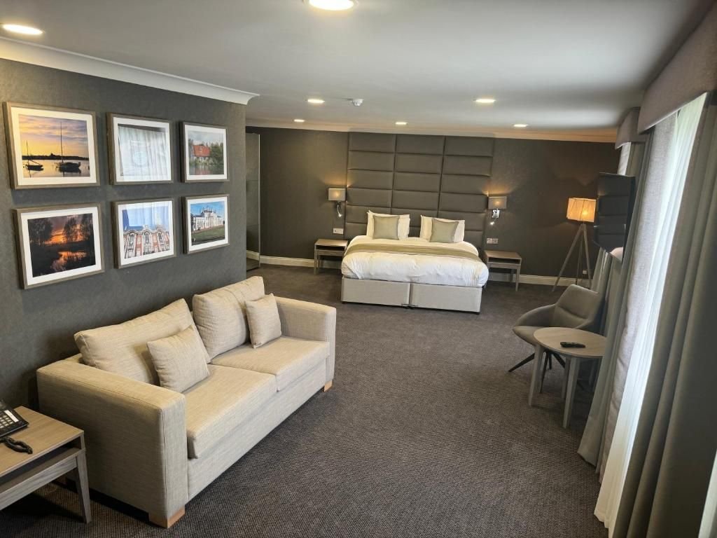 THE ESSEX GOLF AND COUNTRY CLUB HOT-guestroom-Standard Double with Queen Bed.jpg