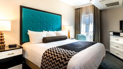  - Worldmark Hotel Mission Valley San Diego - I-5, Exits 15B & 16