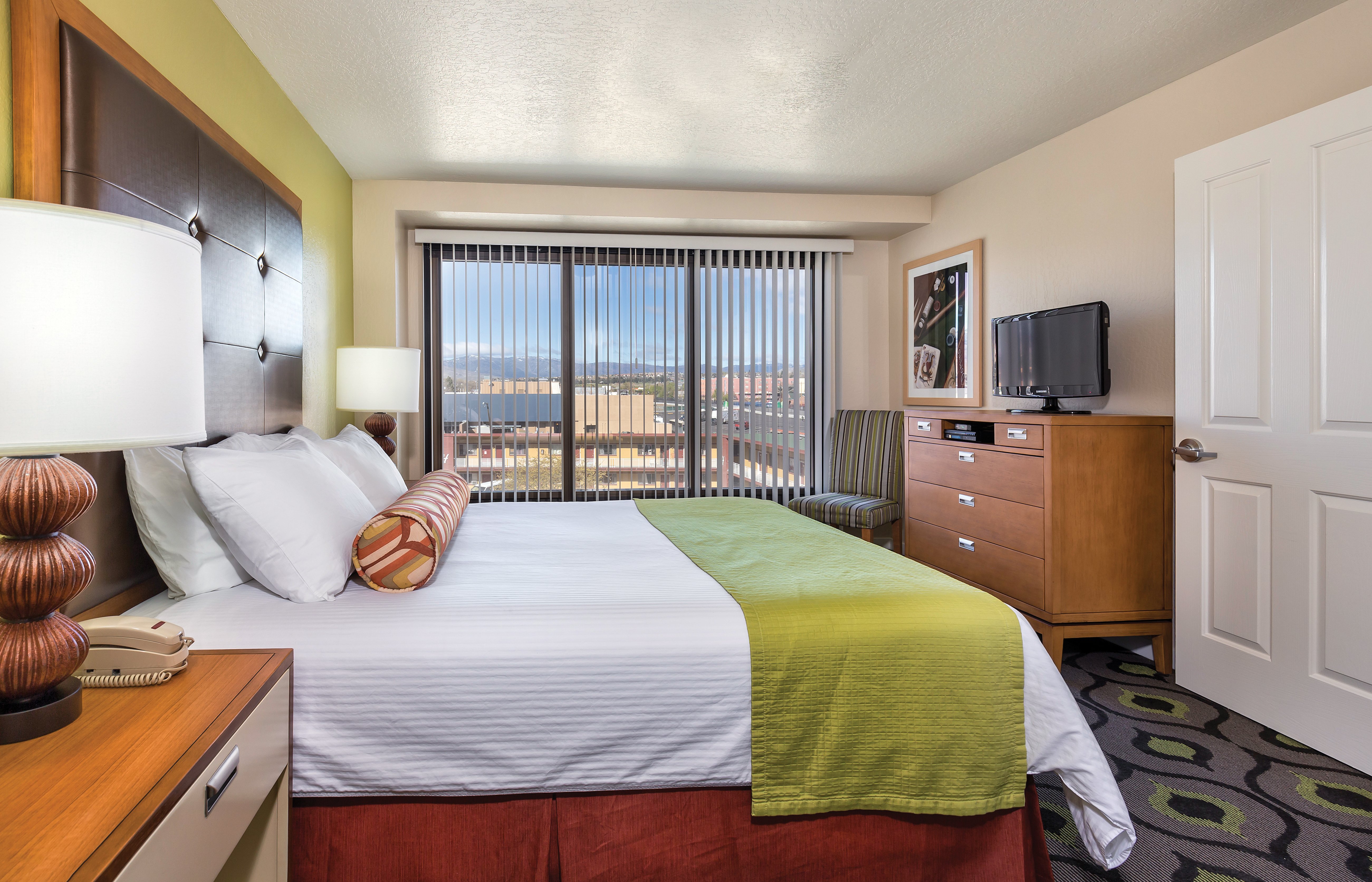 WORLDMARK RENO-guestroom-Bedroom - Reno.jpg